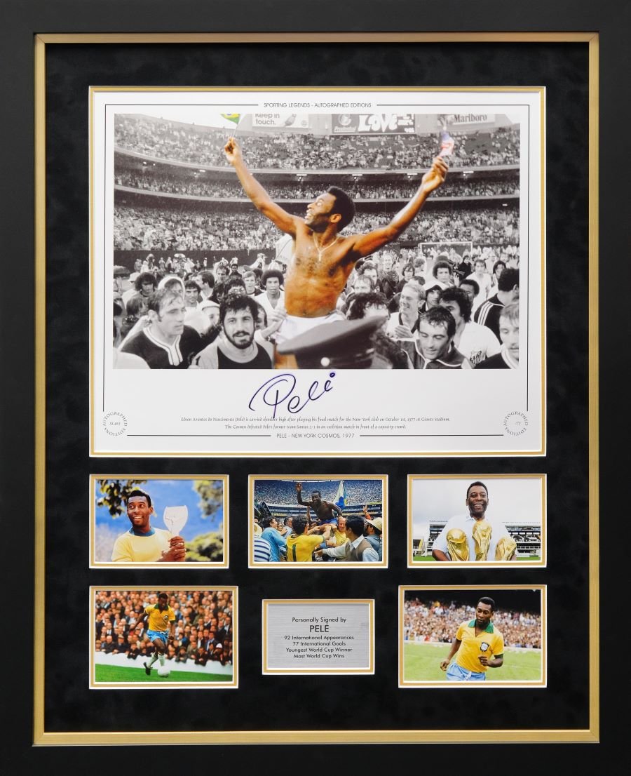 Pele signed Photograph Framed Display - Memorabilia Framers Shop